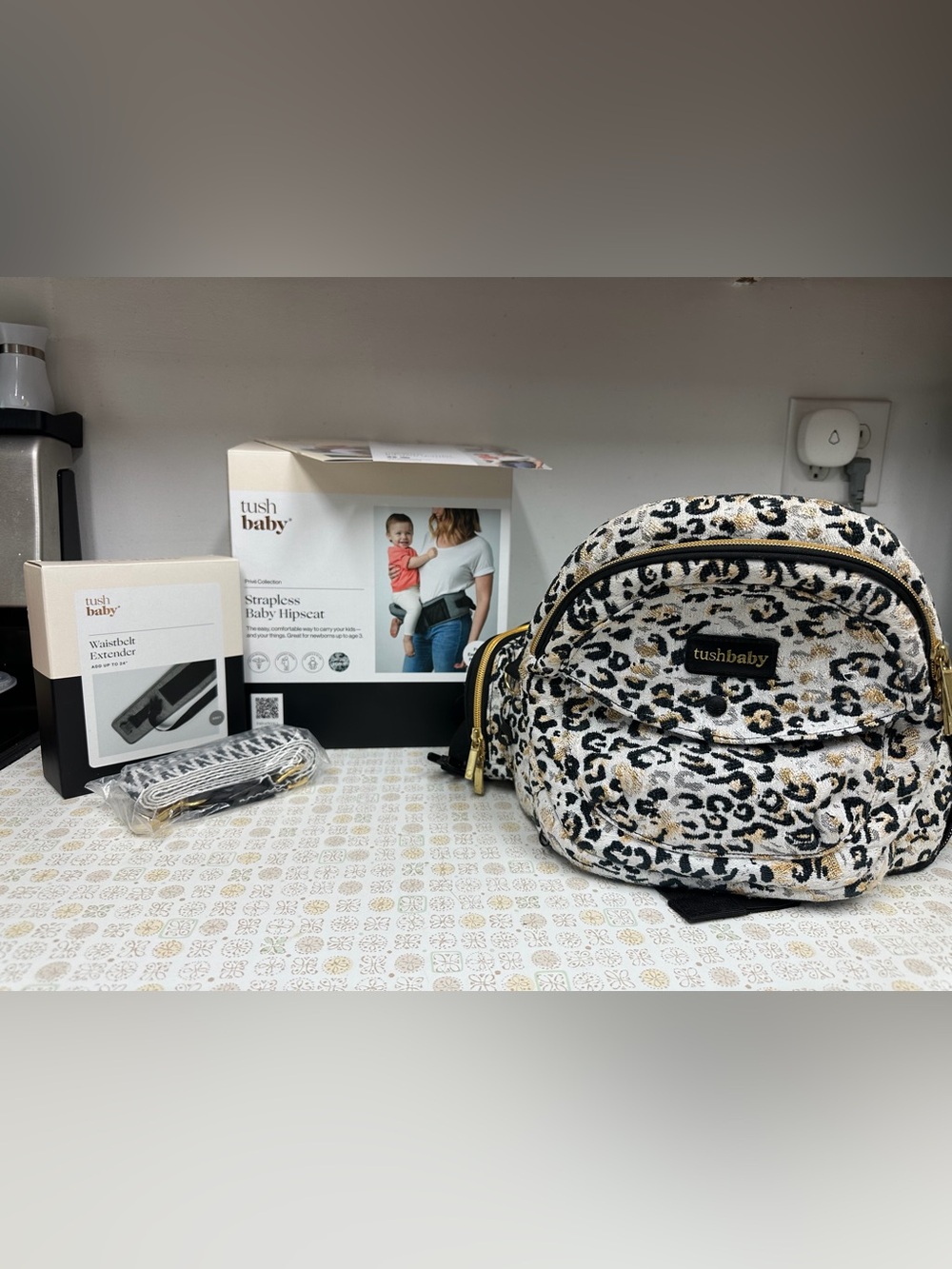 Tush Baby Leopard Print Hipseat - White, Black & Gold
